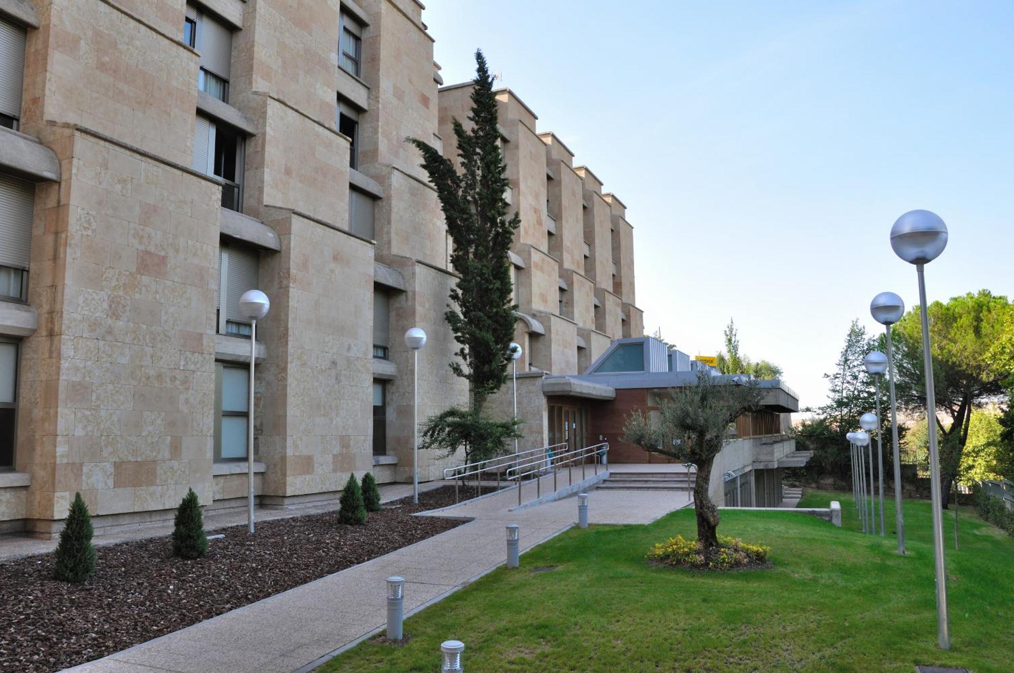 Residencia Universitaria Resa Hernan Cortes Apartment Salamanca Exterior photo